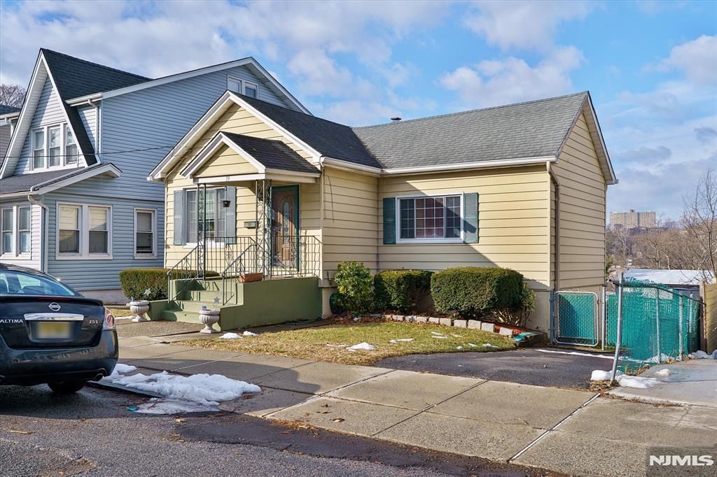 Photo of 19 William Street, Kearny, NJ 07032 (MLS # 26001075)