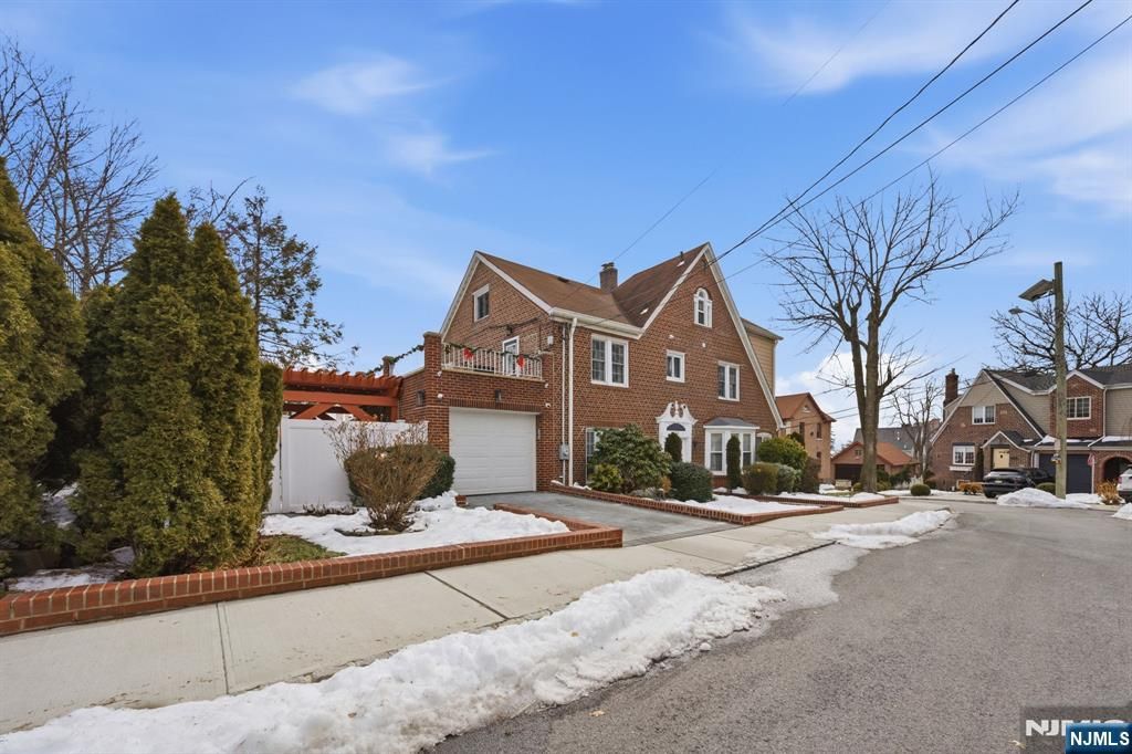 Photo of 444 Oncrest Terrace, Cliffside Park, NJ 07010 (MLS # 26006217)