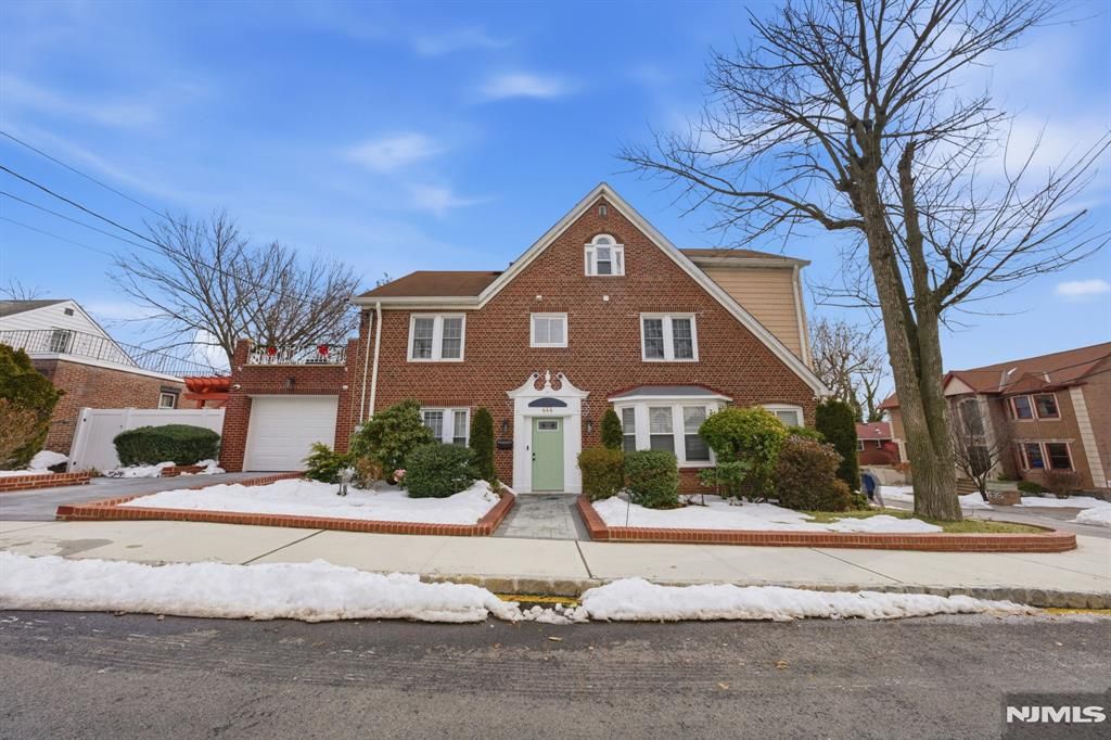 Photo of 444 Oncrest Terrace, Cliffside Park, NJ 07010 (MLS # 26006217)