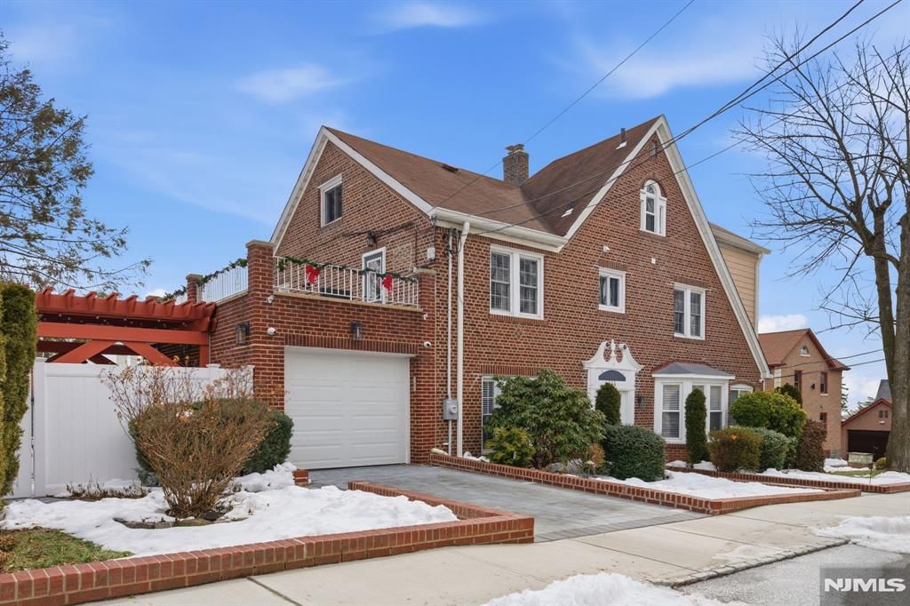 Photo of 444 Oncrest Terrace, Cliffside Park, NJ 07010 (MLS # 26006217)