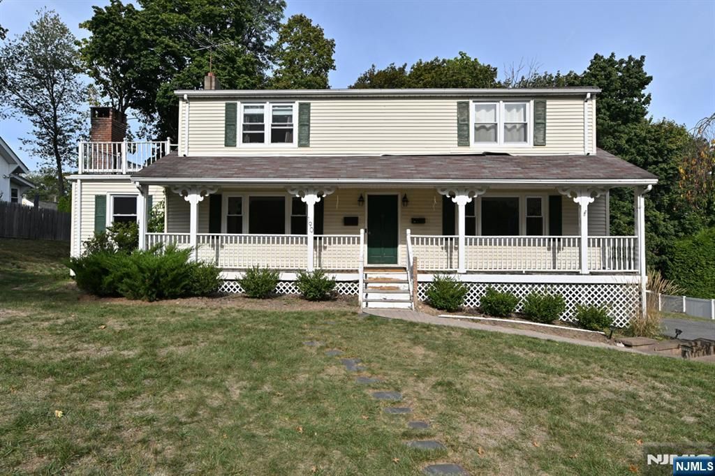 Photo of 190 Madison Avenue, Midland Park, NJ 07432 (MLS # 25035176)