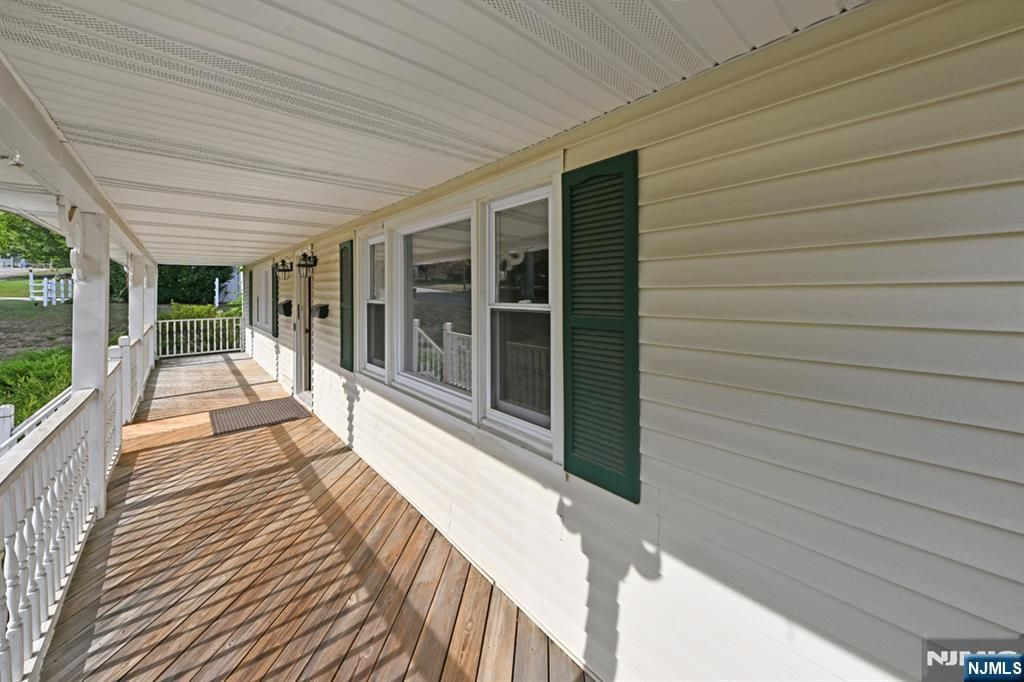 Photo of 190 Madison Avenue, Midland Park, NJ 07432 (MLS # 25035176)