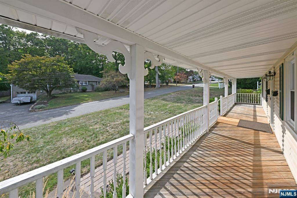 Photo of 190 Madison Avenue, Midland Park, NJ 07432 (MLS # 25035176)
