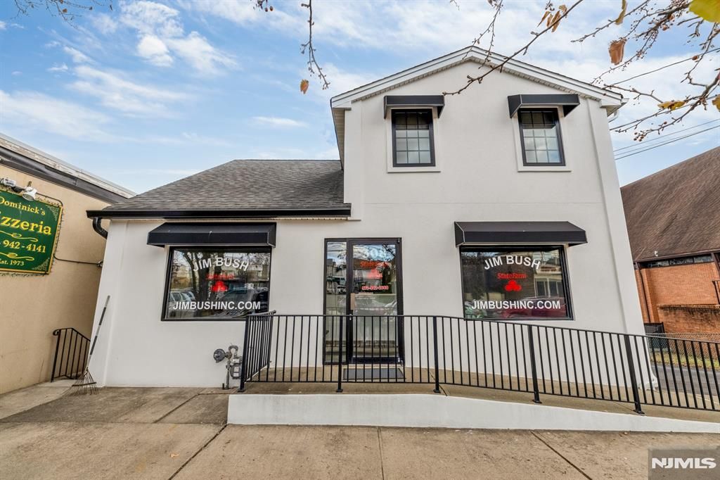 Photo of 308 Union Boulevard, Totowa, NJ 07512 (MLS # 25042632)