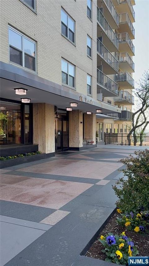 Photo of 6600 Boulevard East #11J, West New York, NJ 07093 (MLS # 26013754)