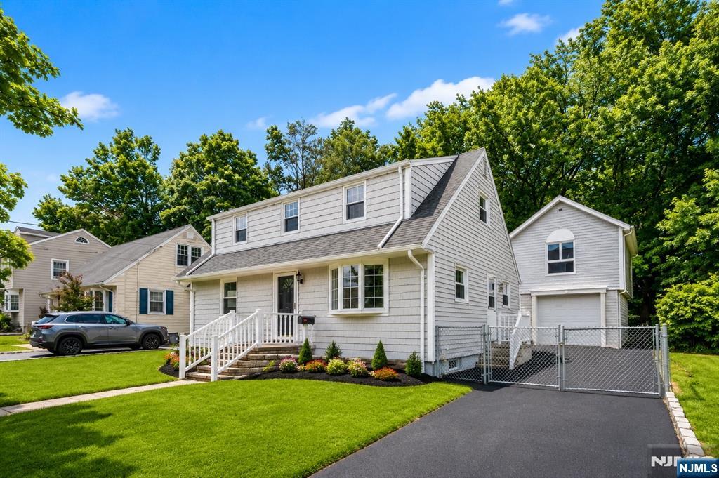 18 Farmingdale Avenue