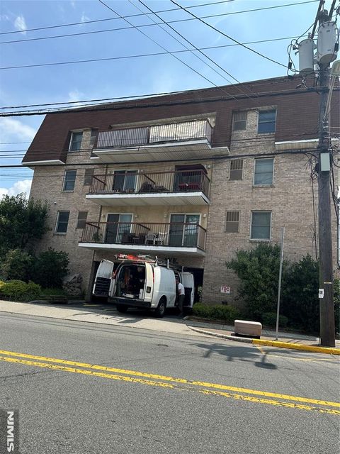 Photo of 108 Palisade Ave #5A, Cliffside Park, NJ 07010 (MLS # 25024732)
