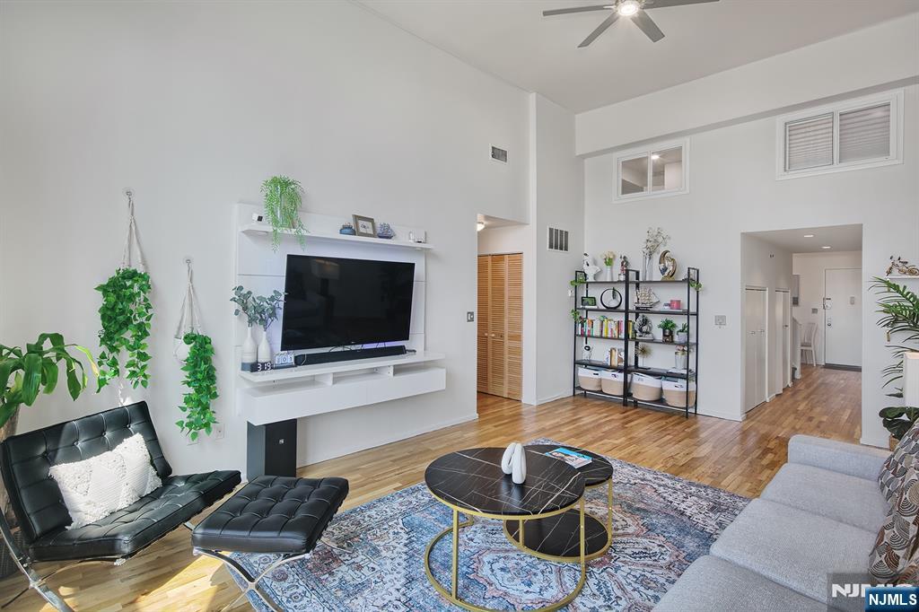 518 Gregory Avenue A318