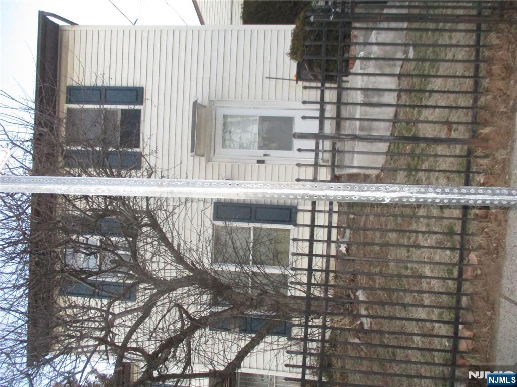71 16th Avenue 104, Newark, New Jersey - 3 Bedrooms  
1 Bathrooms - 