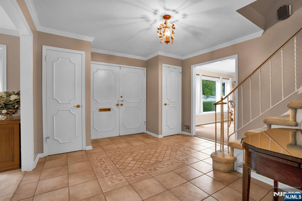2 N Edgewood Avenue