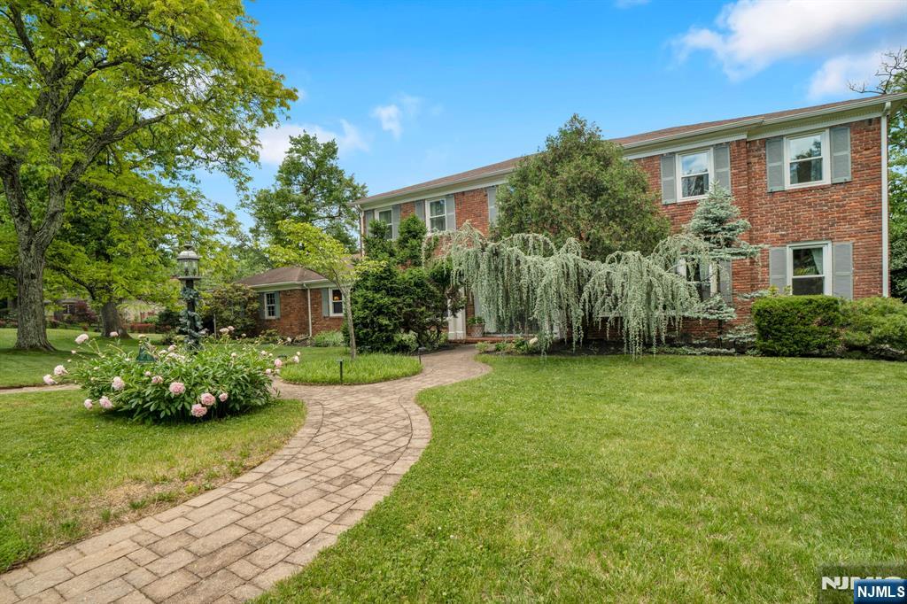 2 N Edgewood Avenue