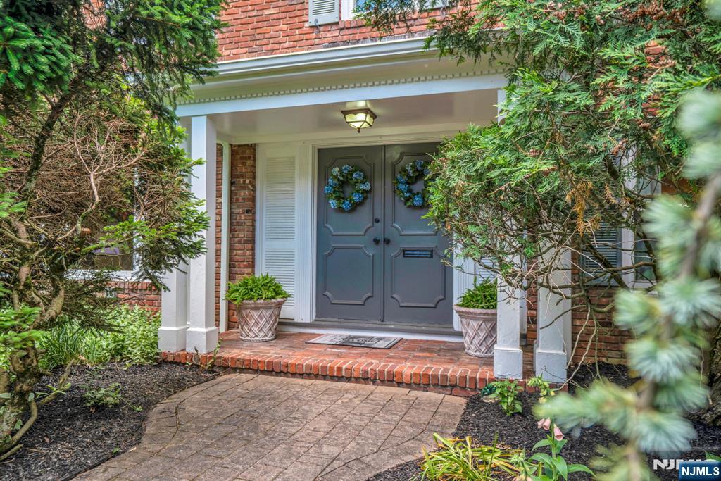 2 N Edgewood Avenue