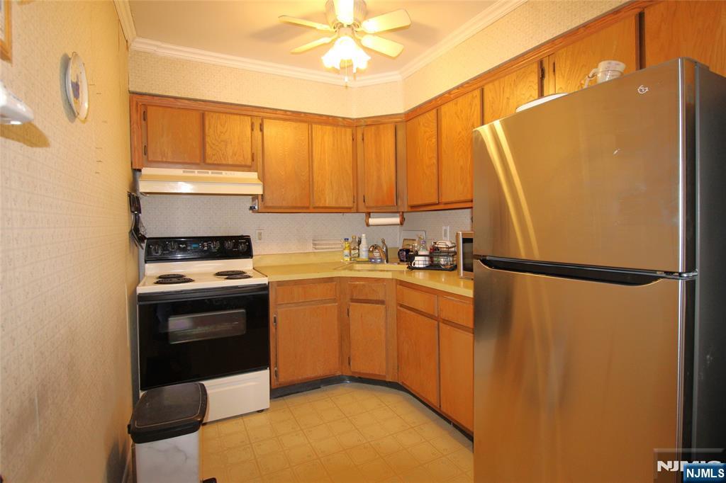 Property for Sale at 729 10th Street 3D, Secaucus, New Jersey - Bedrooms: 1 
Bathrooms: 1  - $299,000