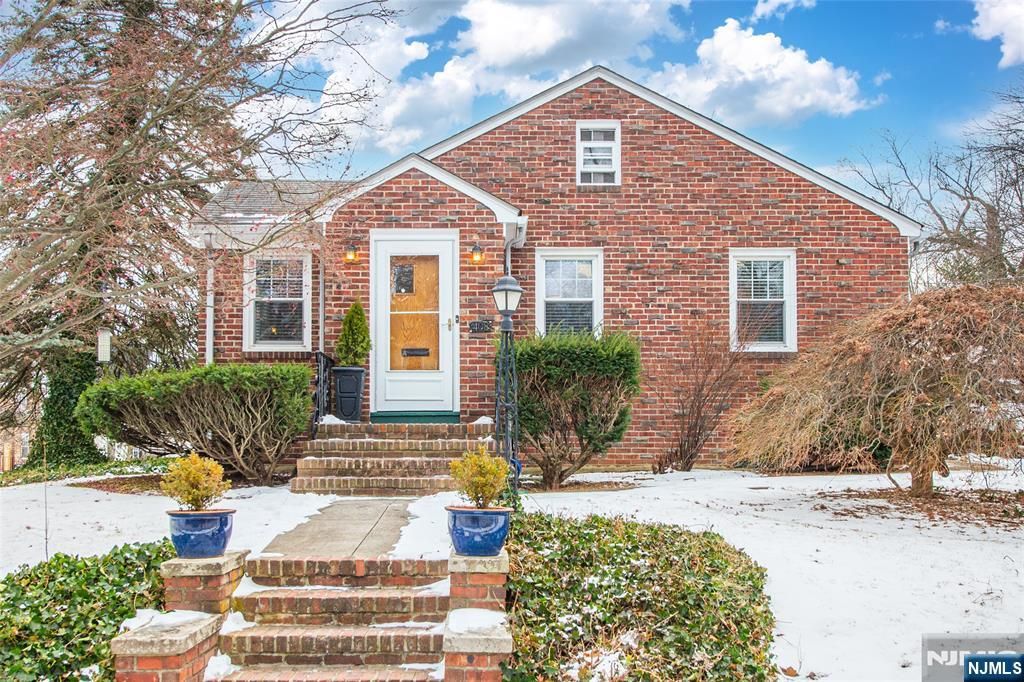 Photo of 408 Washington Avenue, Montclair, NJ 07042 (MLS # 26000423)