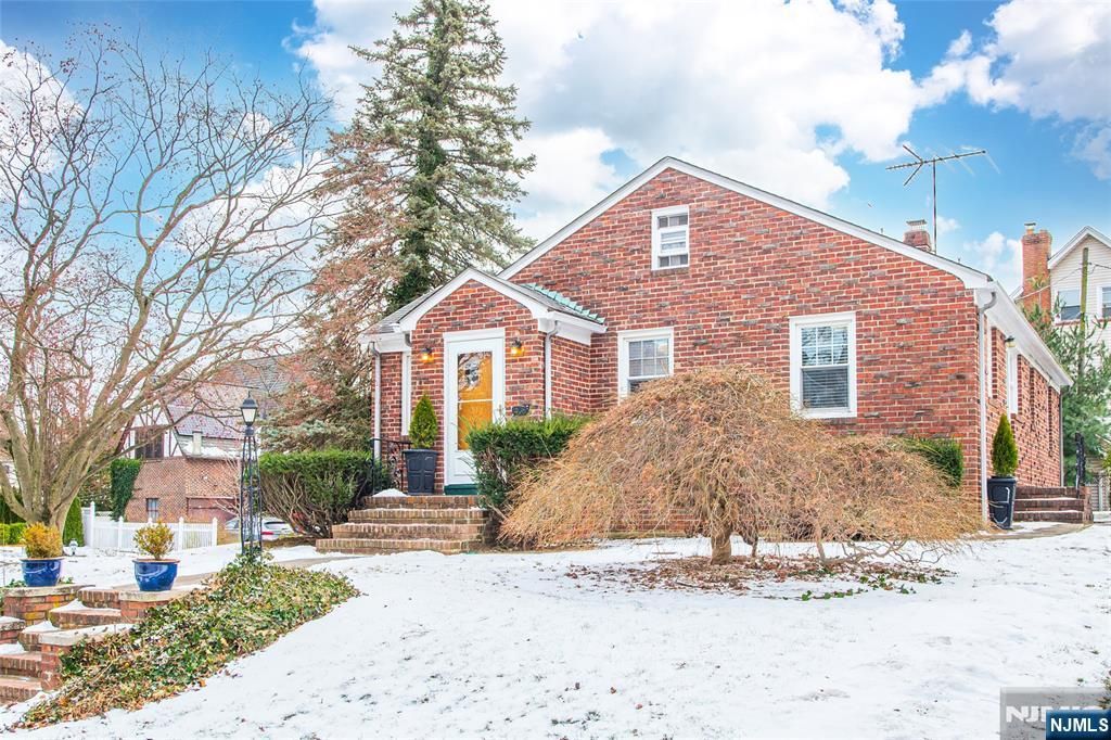 Photo of 408 Washington Avenue, Montclair, NJ 07042 (MLS # 26000423)