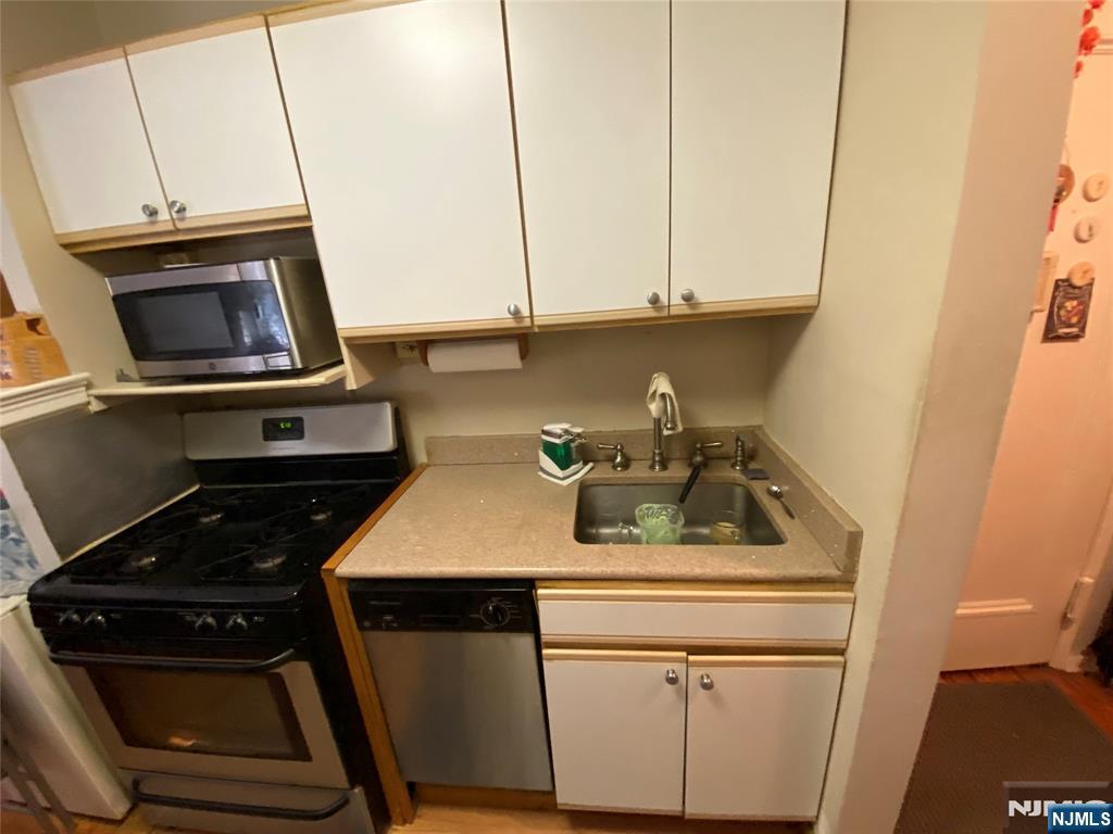 241 Main Street 1H