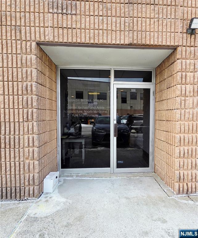 75 Bloomfield Avenue