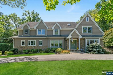 Photo of 7 Deerhill Dr, Ho-Ho-Kus, NJ 07423 (MLS # 26021314)