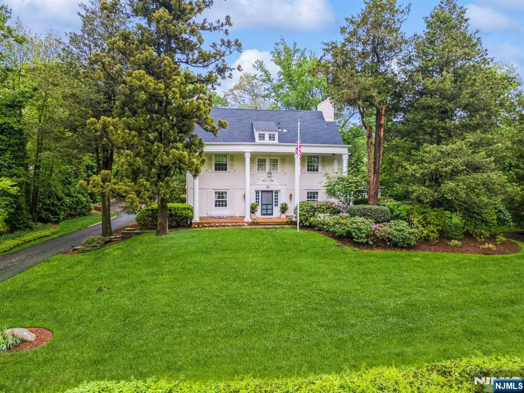 Property for Sale at 95 Gordon Road, Essex Fells, New Jersey - Bedrooms: 5 
Bathrooms: 4 
Rooms: 13  - $2,200,000