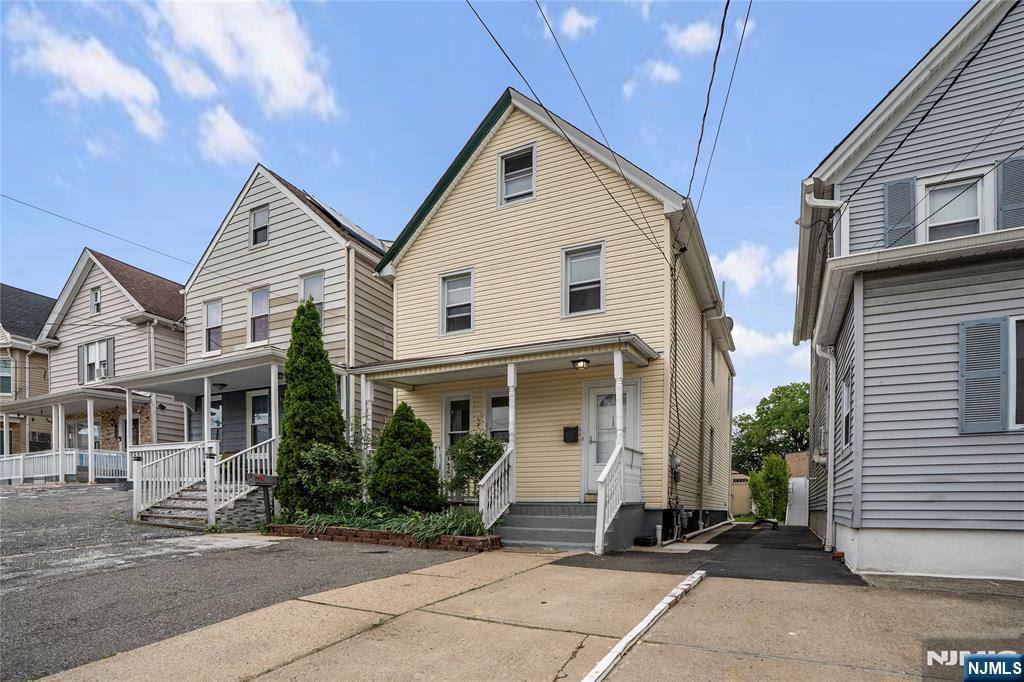 Homes for Sale in Northern NJ | ThisIsRiverEdge.com 137 Central Avenue