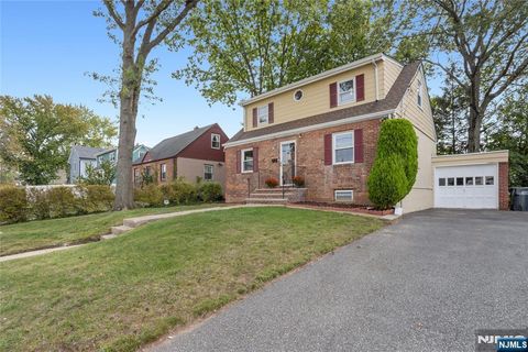 Photo of 130 New Jersey Avenue, Bergenfield, NJ 07621 (MLS # 25035074)