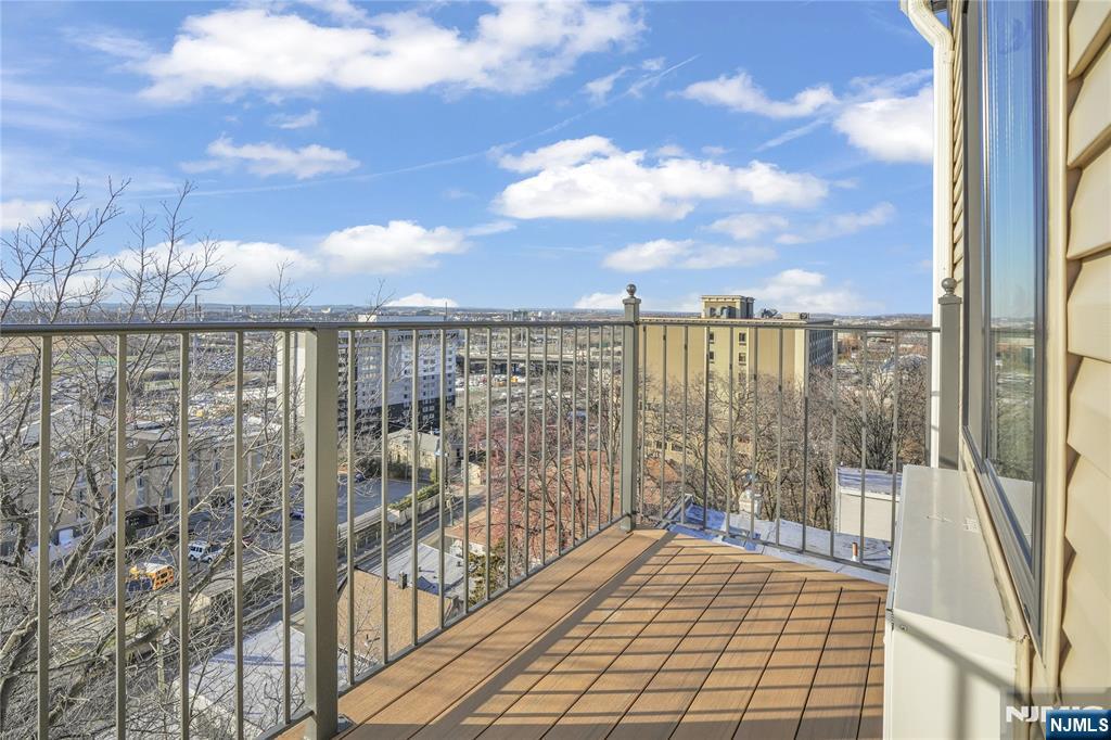 2601 Jane Street P404
