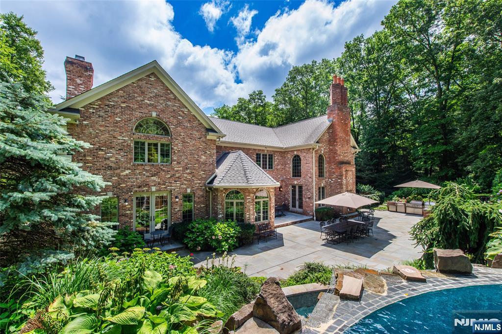 6 Adams Road