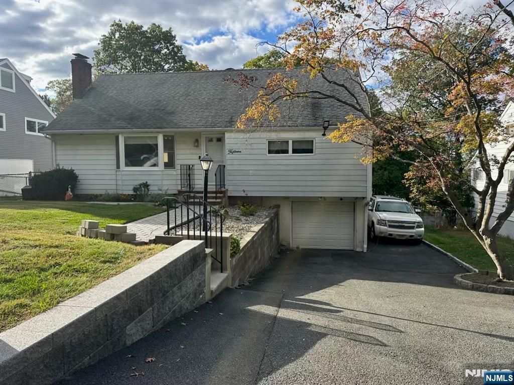 Photo of 15 Aspen Road, West Orange, NJ 07052 (MLS # 25036461)