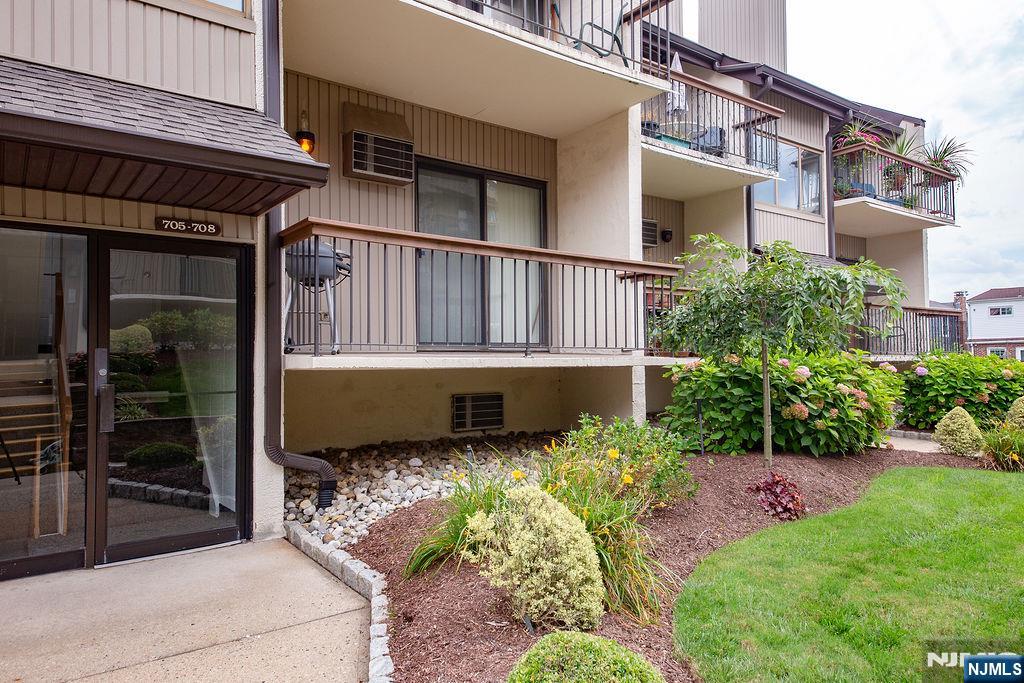 302 Hackensack Street 707