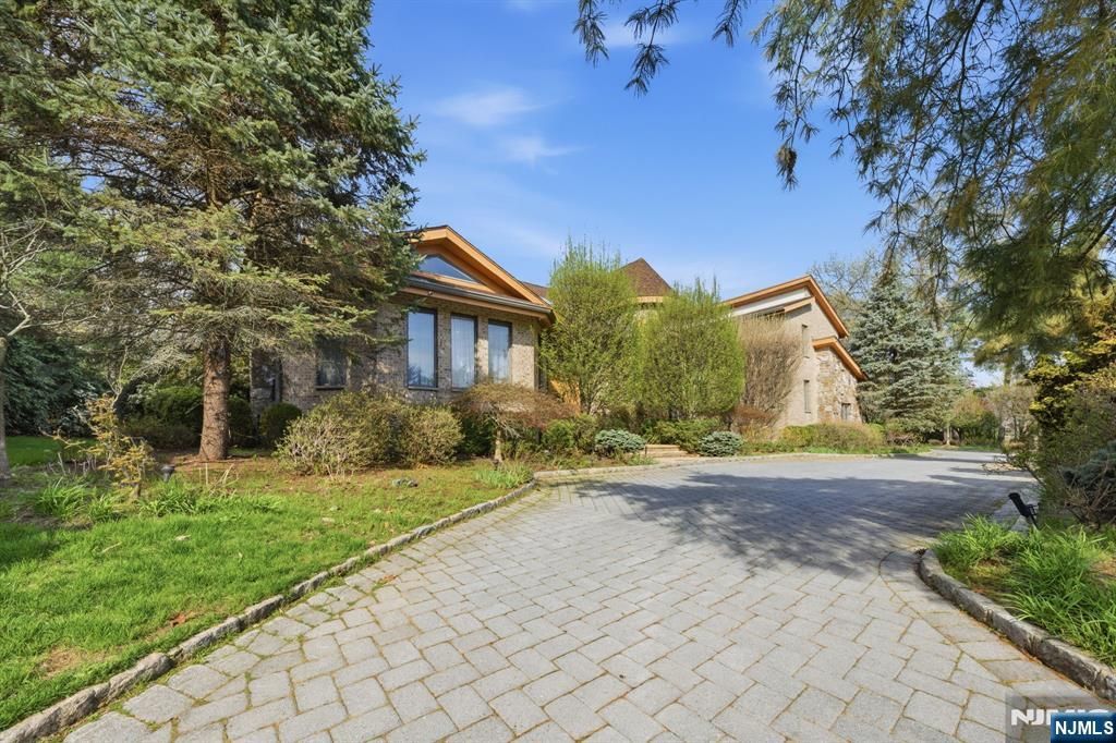 Photo of 291 Truman Drive, Cresskill, NJ 07626 (MLS # 26012460)