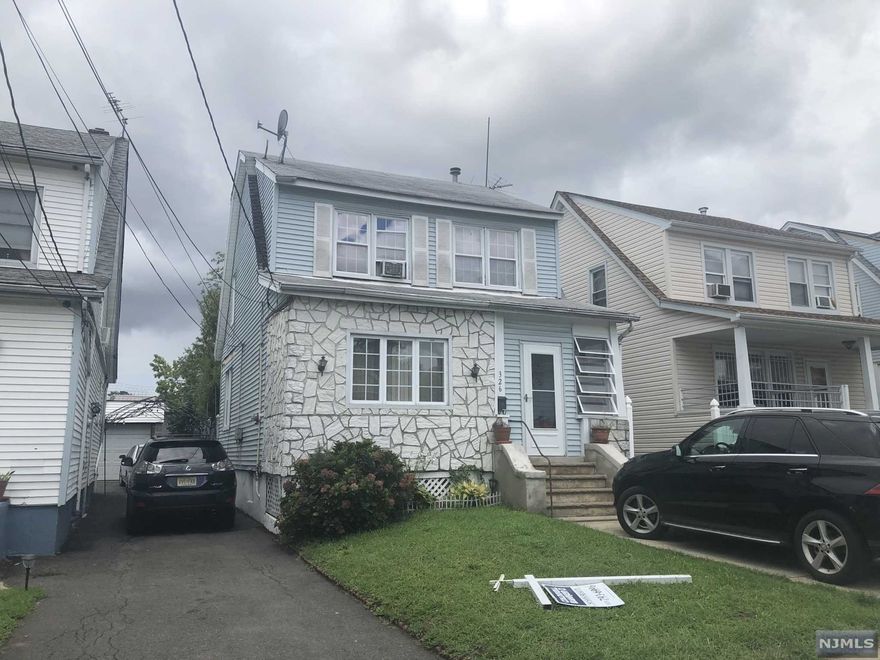 This home is located in a very nice area of town. Close to highway and schools. Off street parking for the buyer looking for easy entrance. Come see this home located in the Riverside area. Between 7-8 Ave. The bedrooms are bright, The Lr, Dr, Eik is great for the buyer looking for space. This home also has semi finished bedroom perfect to party in.