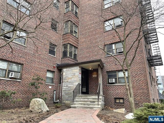 500 Linwood Dr 3G, Fort Lee, New Jersey - 1 Bedrooms  
1 Bathrooms  
4 Rooms - 