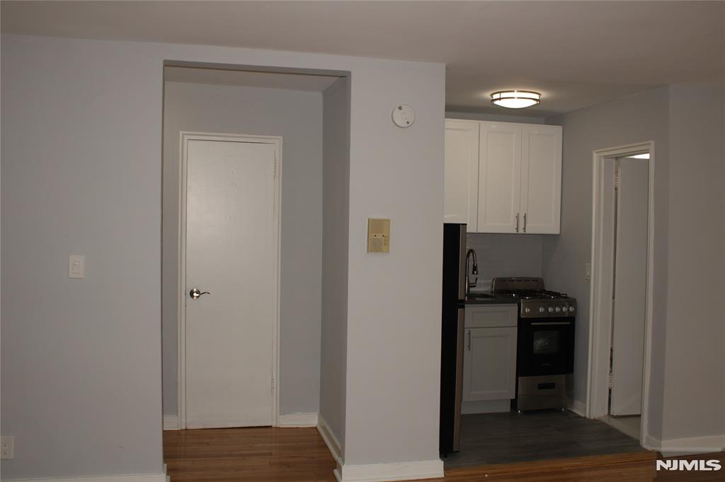 819 Bloomfield Avenue 10