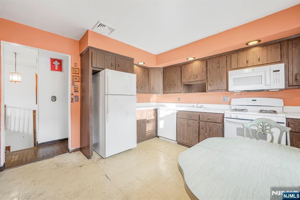 Photo of 609 Monroe Avenue, Twp of Washington, NJ 07676 (MLS # 25043973)