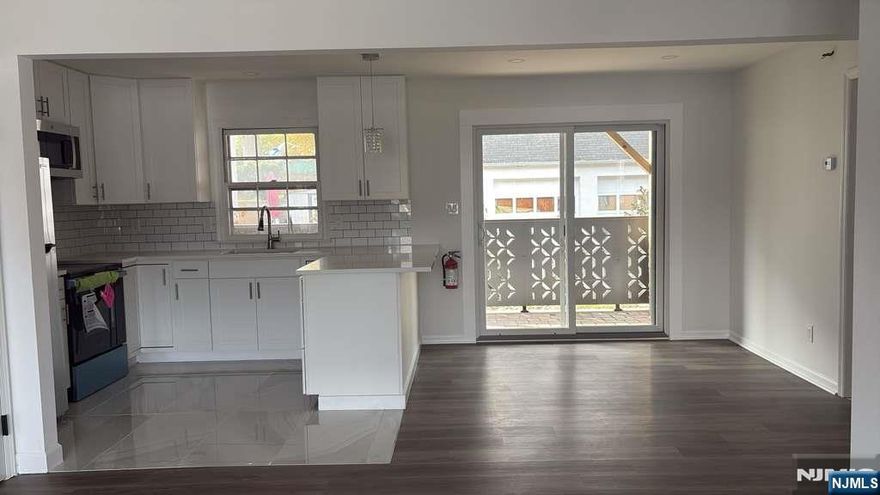 Completely updated 1-bedroom apartment located on the first floor of a well-maintained building complex. This unit features stainless steel appliances, balcony, and parking for one car. Residents also enjoy access to the on-site gym. Wood floors and quartz counter tops. This is a must-see opportunity that won't last long!