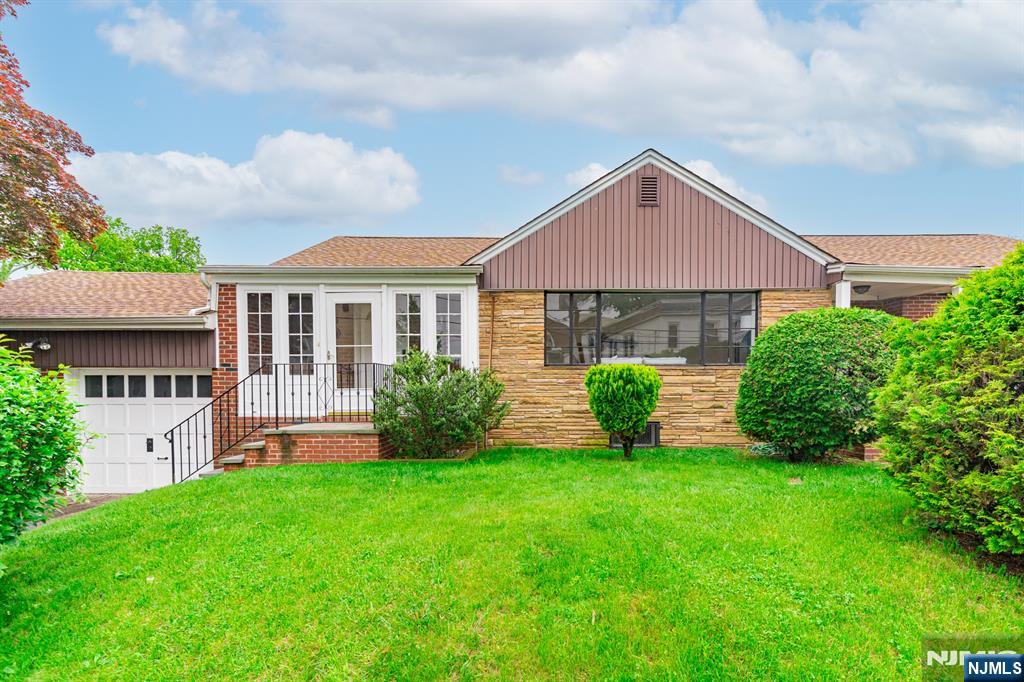 Property for Sale at 310 Ogden Street, Orange, New Jersey - Bedrooms: 4 
Bathrooms: 2 
Rooms: 7  - $500,000