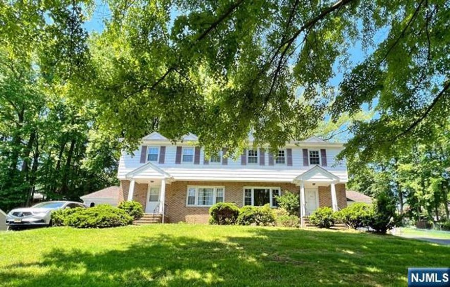 Updated 3 BR 2.5 bath duplex on cul-de-sac street location.