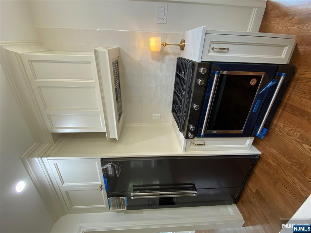 Hasbrouck Heights, New Jersey 07604, United States, 3 Bedrooms Bedrooms, ,5 BathroomsBathrooms,Residential,Active,161479