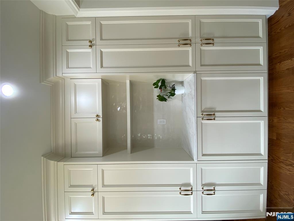 Hasbrouck Heights, New Jersey 07604, United States, 3 Bedrooms Bedrooms, ,5 BathroomsBathrooms,Residential,Active,161479