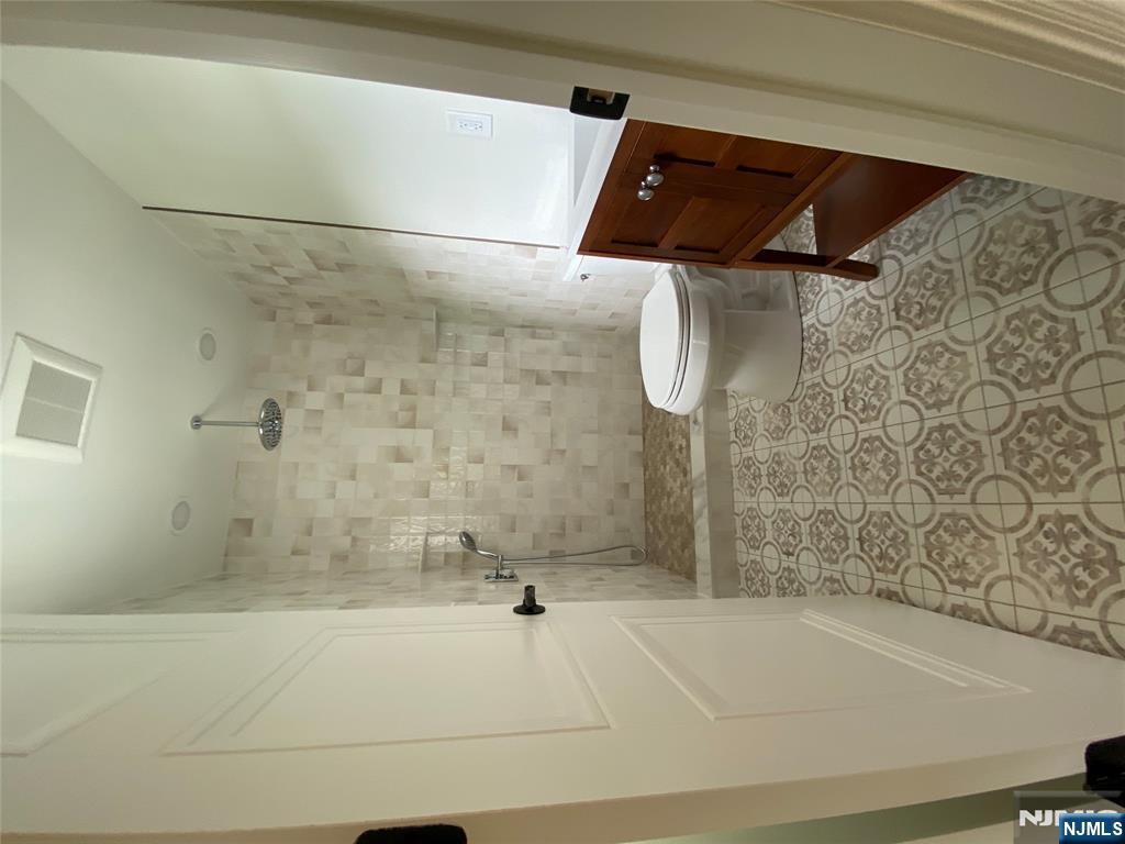 Hasbrouck Heights, New Jersey 07604, United States, 3 Bedrooms Bedrooms, ,5 BathroomsBathrooms,Residential,Active,161479