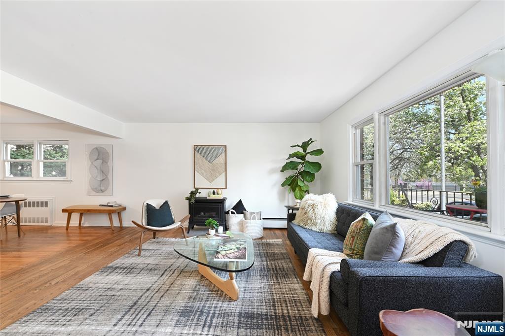 7809 Broadway