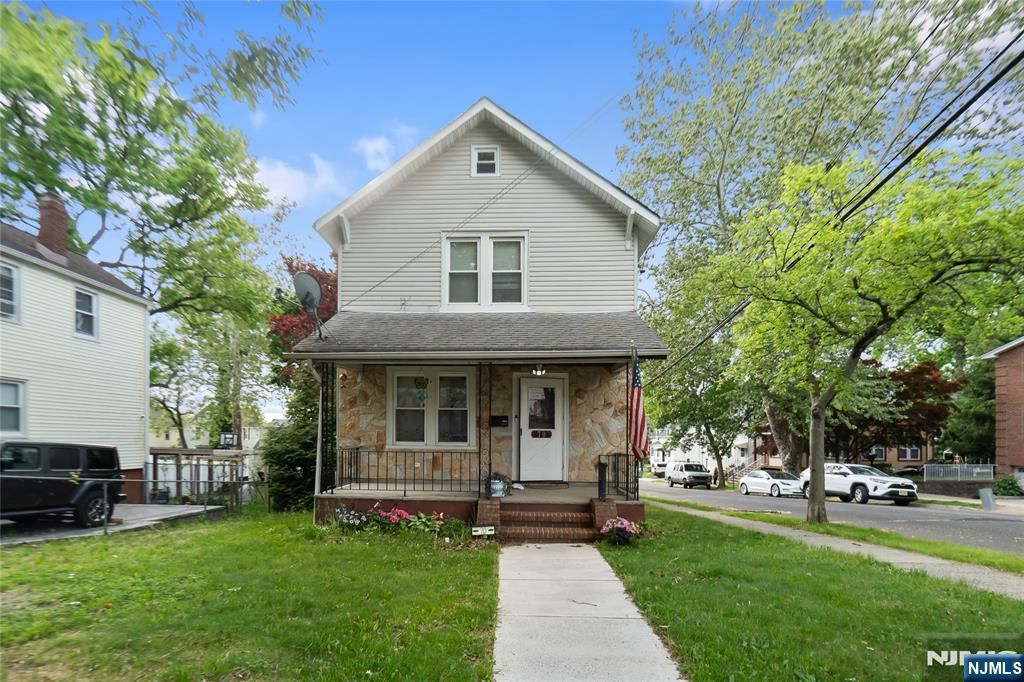 Photo of 70 Paulison Avenue, Ridgefield Park, NJ 07660 (MLS # 26017741)