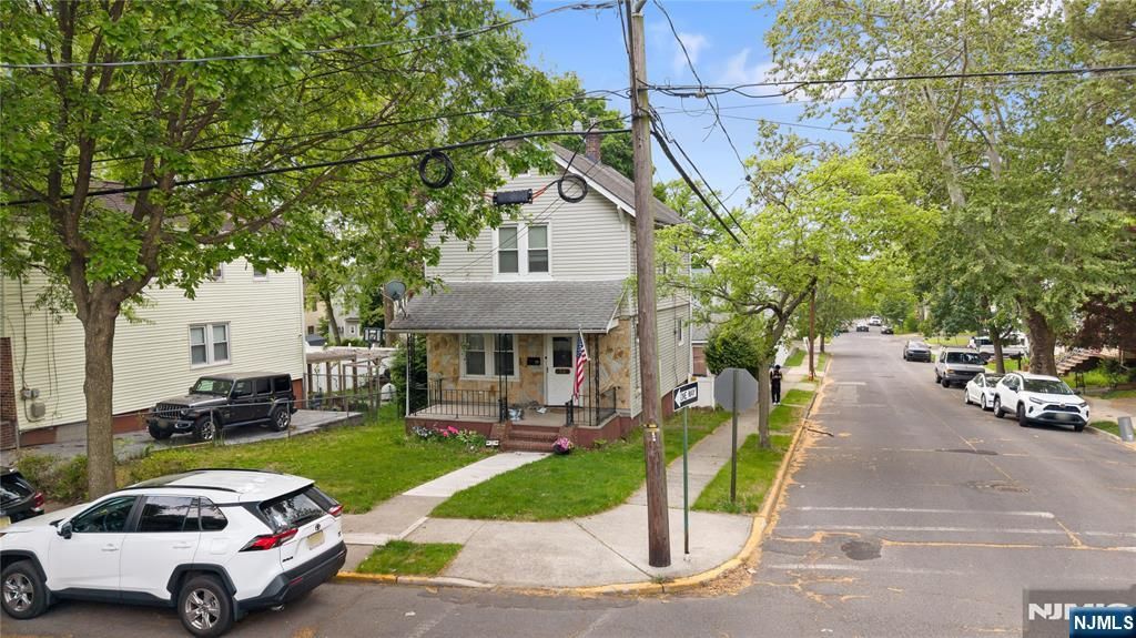 Photo of 70 Paulison Avenue, Ridgefield Park, NJ 07660 (MLS # 26017741)