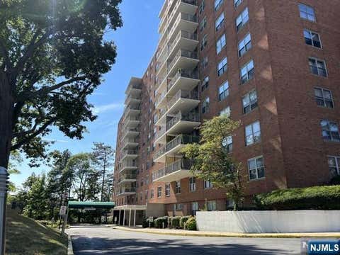 Photo of 301 Beech St #8D, Hackensack, NJ 07601 (MLS # 26024089)