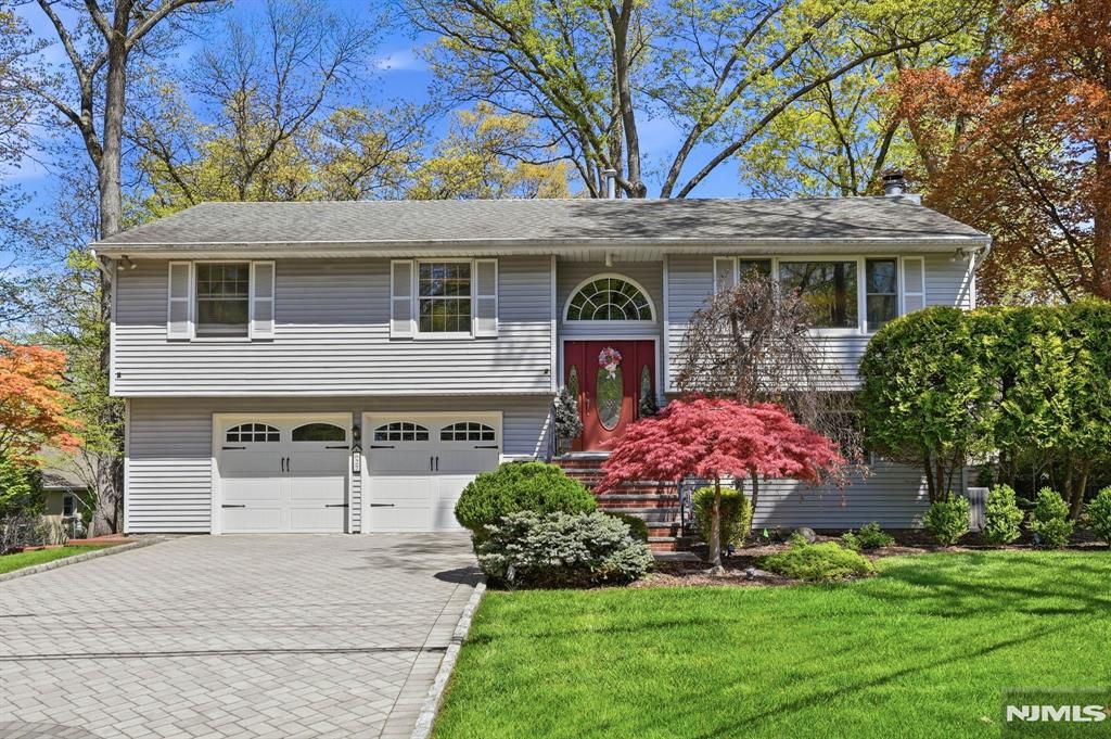 Photo of 27 Pennsylvania Avenue, Montvale, NJ 07645 (MLS # 26015175)
