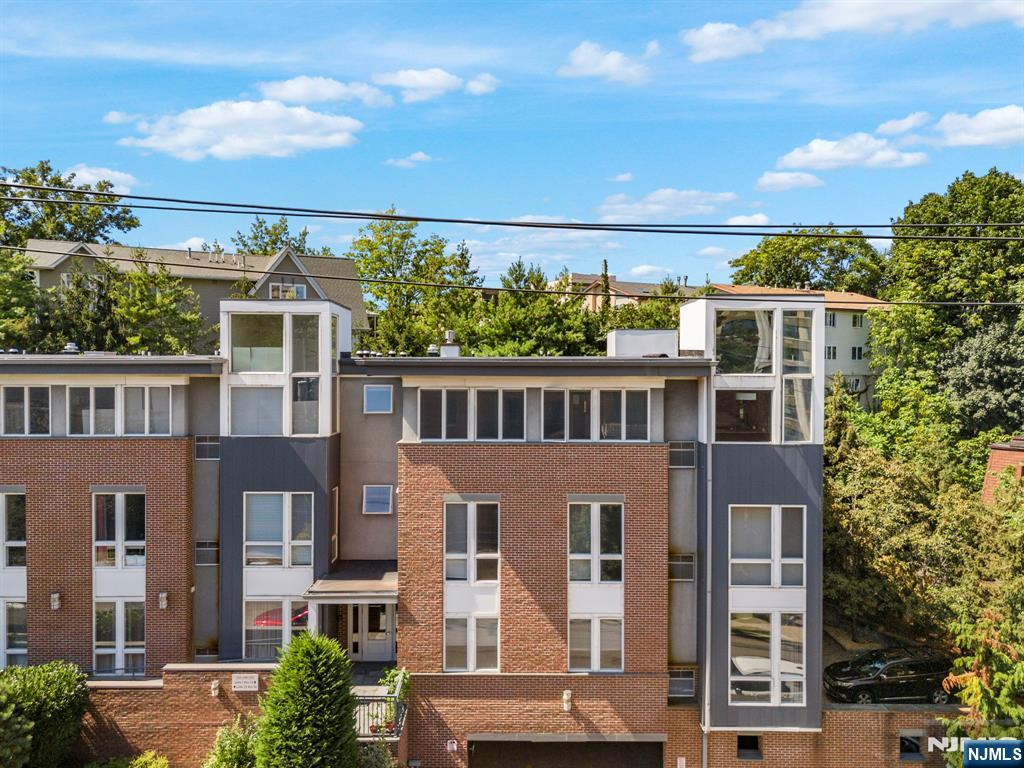 255 Laird Avenue C0009