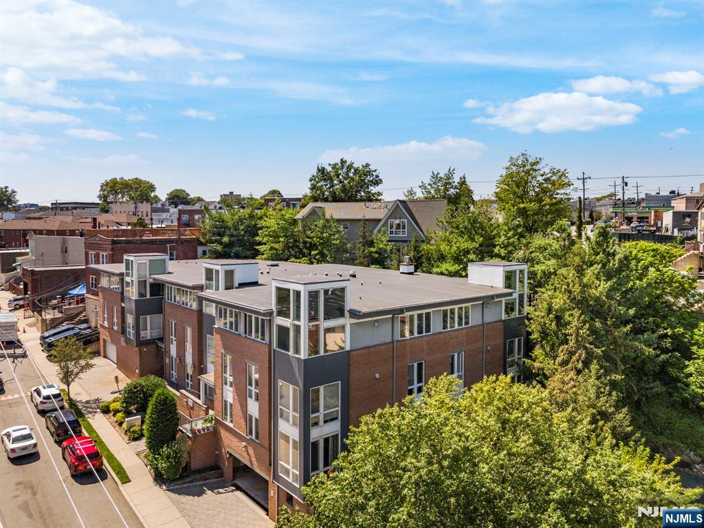 255 Laird Avenue C0009
