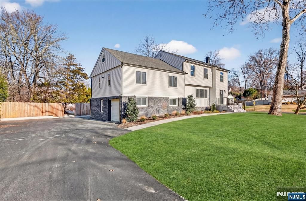 Photo of 39 Andrew Avenue, Oakland, NJ 07436 (MLS # 25042904)