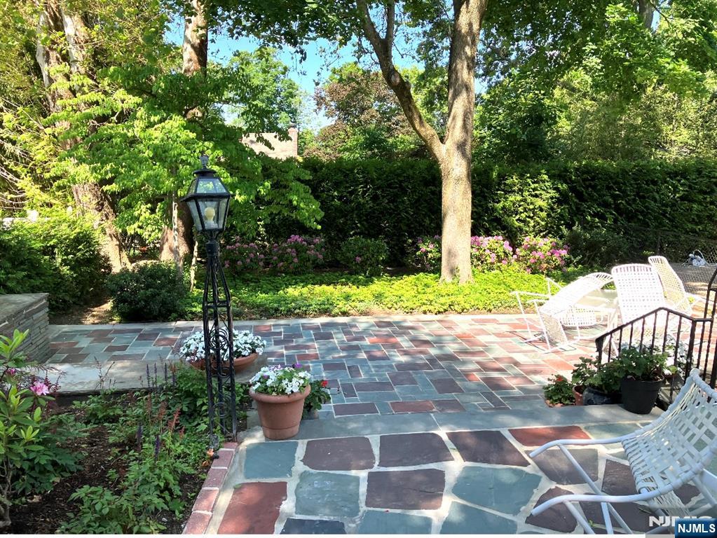 Emerson, New Jersey 07630, United States, 5 Bedrooms Bedrooms, ,4 BathroomsBathrooms,Residential,Active,193348