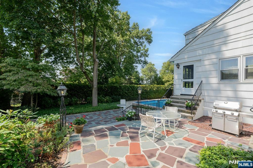 Emerson, New Jersey 07630, United States, 5 Bedrooms Bedrooms, ,4 BathroomsBathrooms,Residential,Active,193348